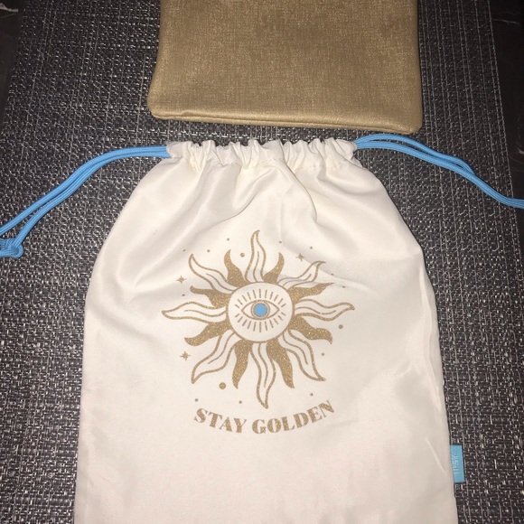 Adorable set/ makeup bag/ and drawstring pouch 😍 - Picture 4 of 5